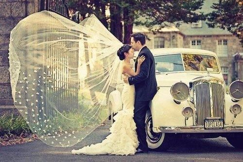 voiture de mariés